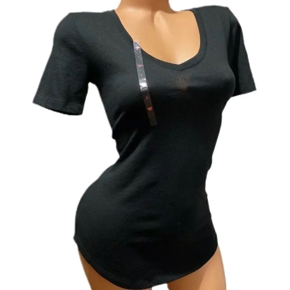 Victoria’s Secret Supersoft V-neck Fitted T- shirt black round bottom Large